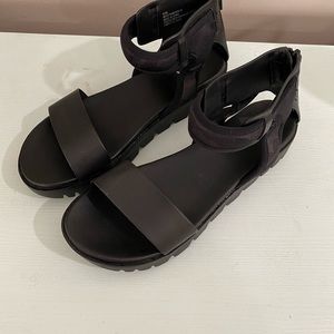 SOLD ON ANOTHER PLATFORM. MIA Black Platform Sandals - 8.5 - Like New